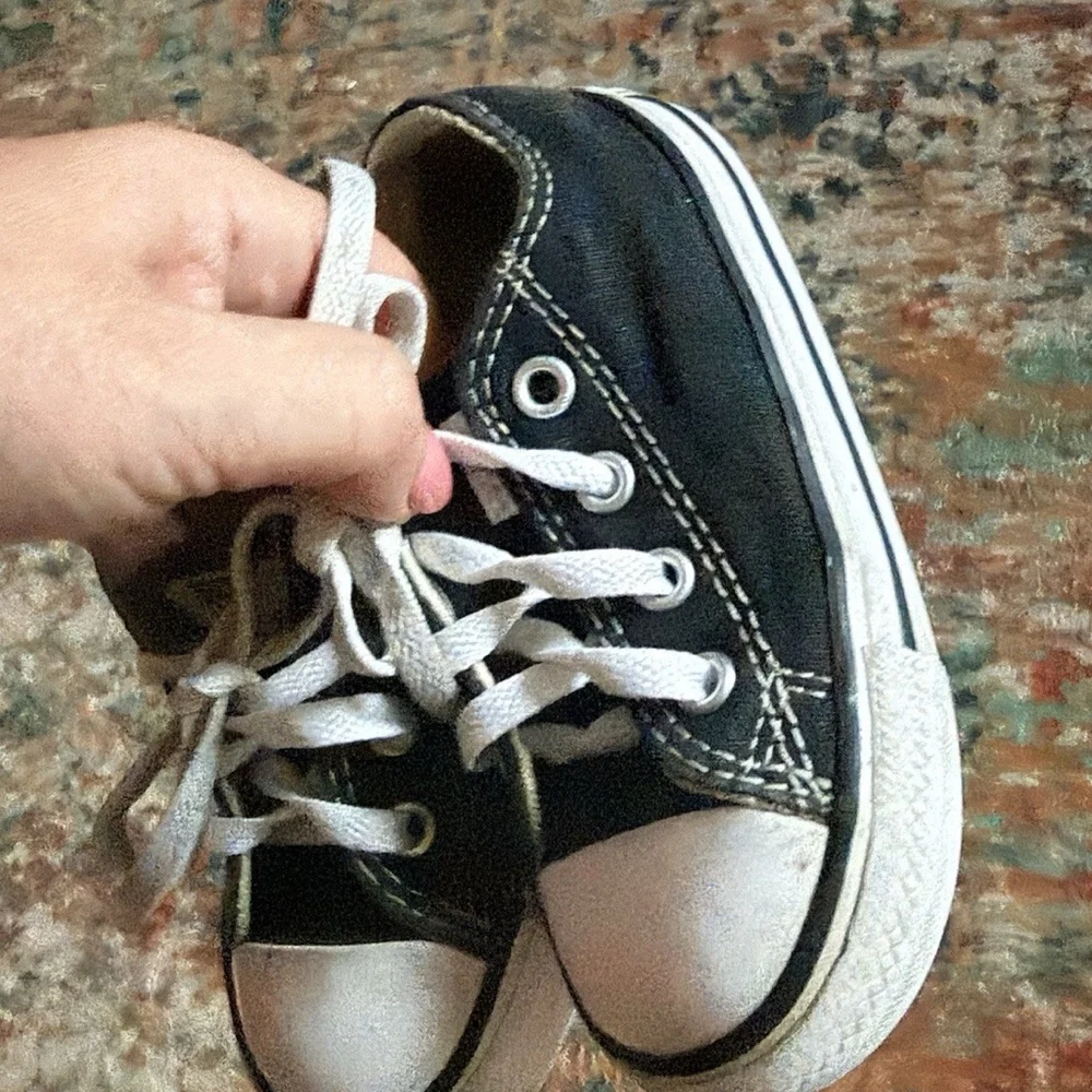 Converse All Star Sneakers Youth Size 6 Low Top Lace Up Black White